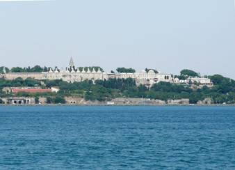 File:Topkapi Palace Bosphorus.JPG